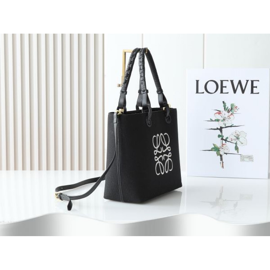 LOEWE ロエベ コピー トートバッグ エレガントな雰囲気で人気急上昇
