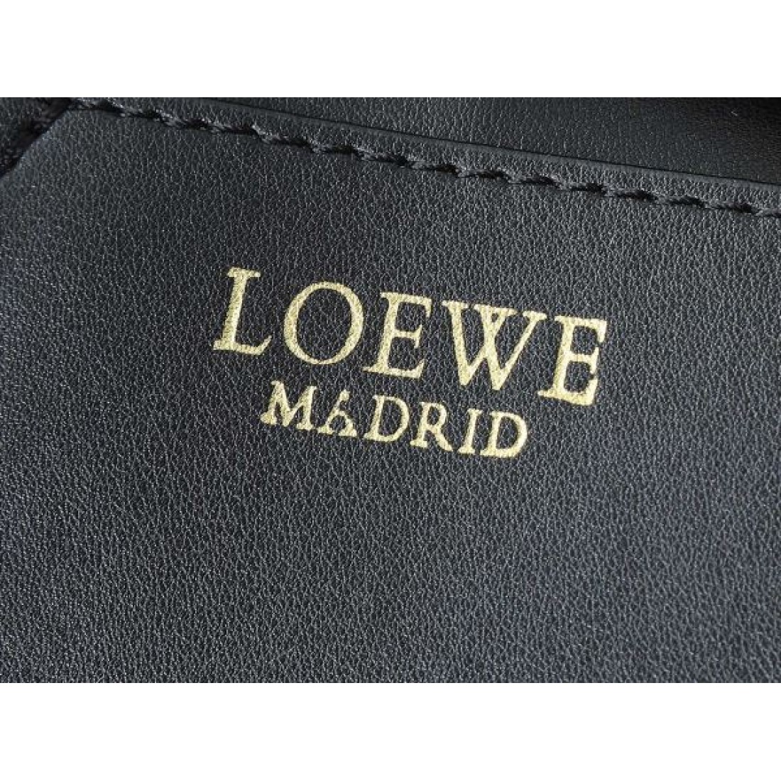 LOEWE ロエベ コピー トートバッグ エレガントな雰囲気で人気急上昇