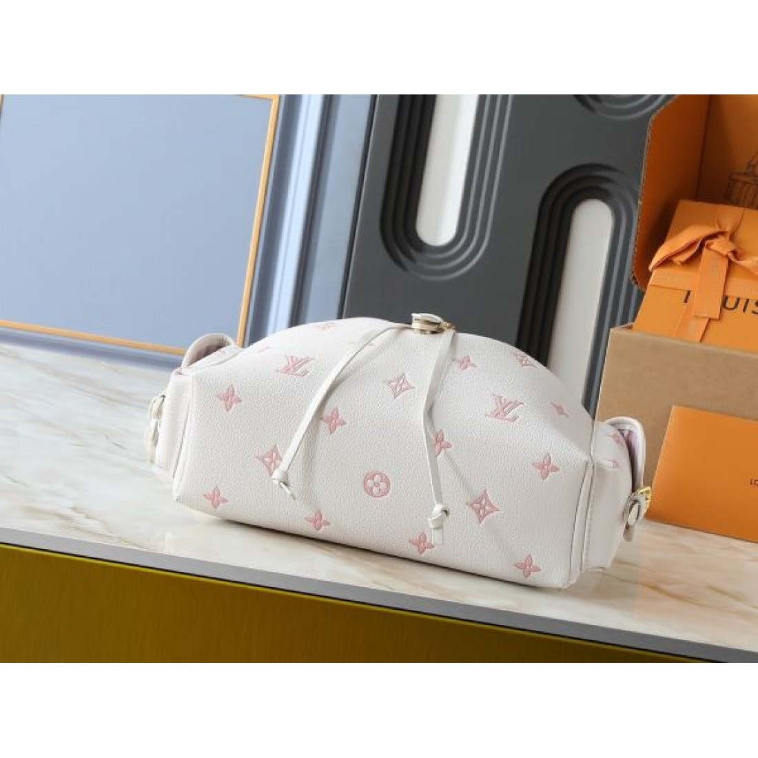圧倒的な存在感を放つ LOUIS VUITTON ルイヴィトン コピー トートバッグ 特別なデザイン