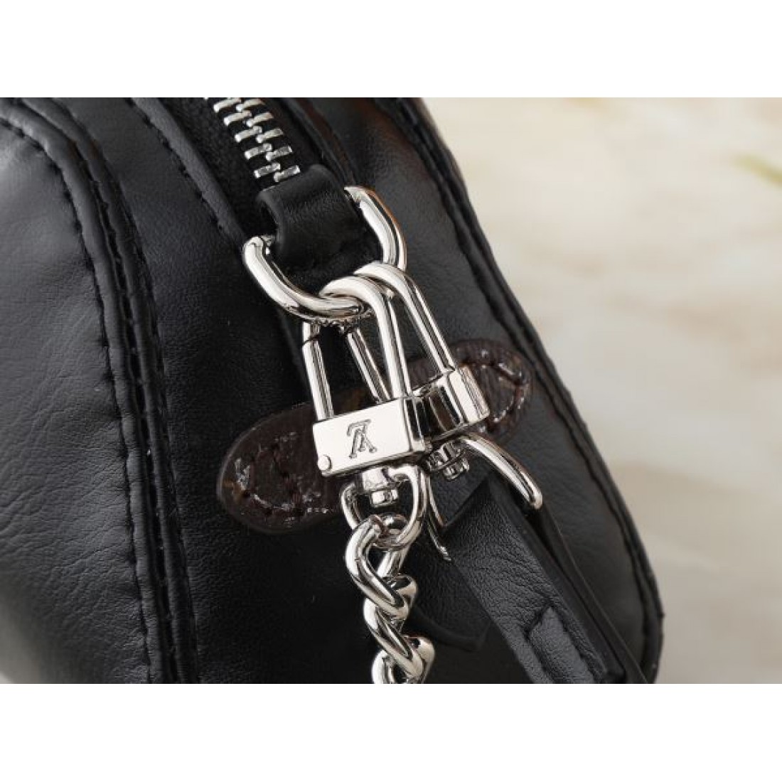 人気急上昇の ルイヴィトン コピー トートバッグ LOUIS VUITTON 華やかな印象