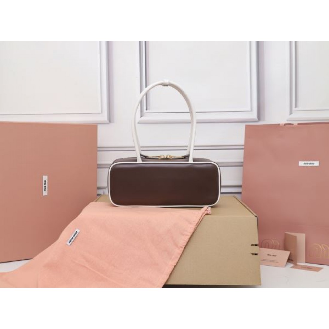 MIU MIU スーパーコピー トートバッグ ミュウミュウ 個性的でスタイリッシュに
