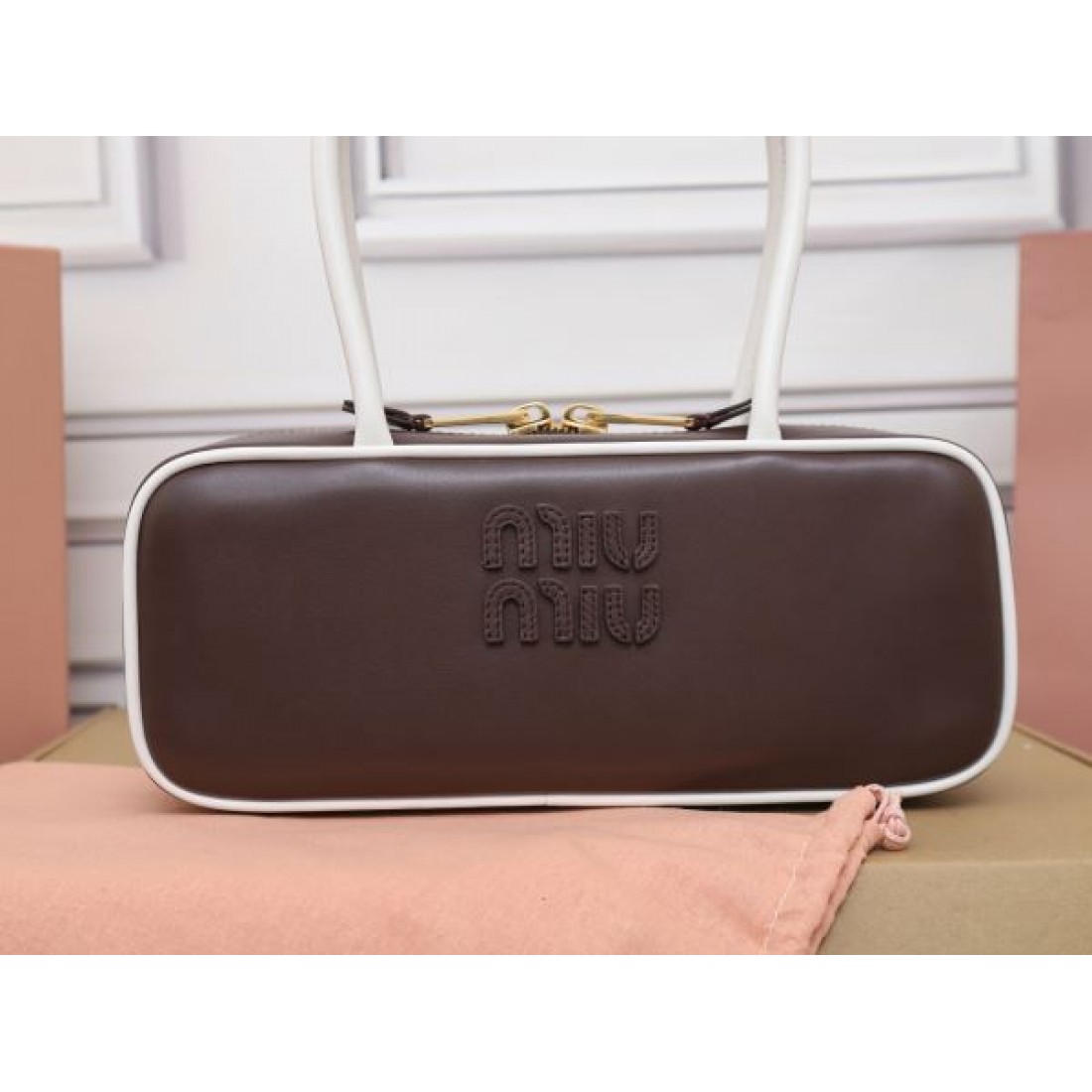 MIU MIU スーパーコピー トートバッグ ミュウミュウ 個性的でスタイリッシュに
