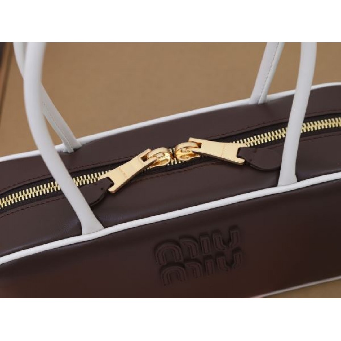 MIU MIU スーパーコピー トートバッグ ミュウミュウ 個性的でスタイリッシュに