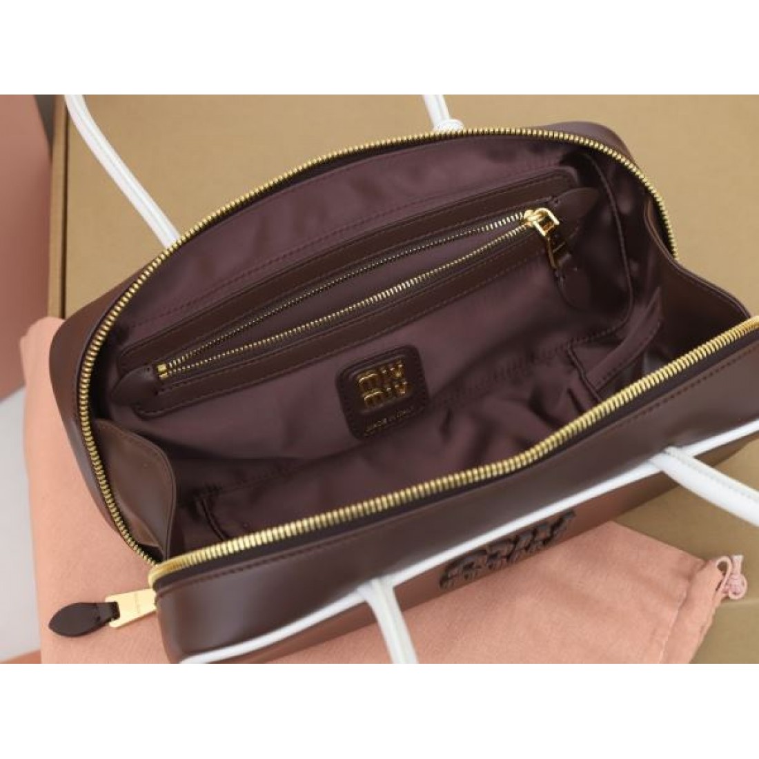MIU MIU スーパーコピー トートバッグ ミュウミュウ 個性的でスタイリッシュに