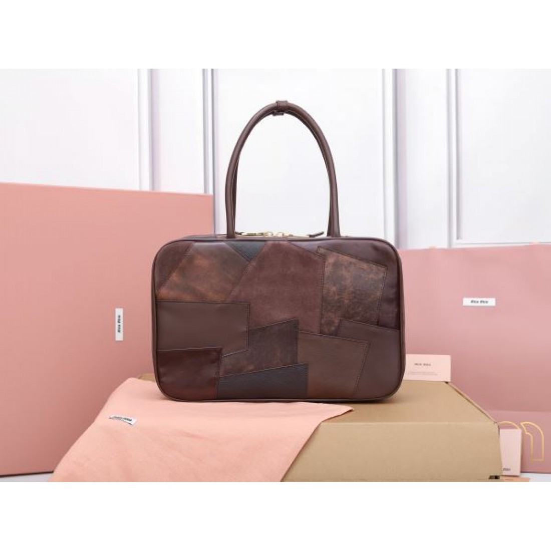 MIU MIU ミュウミュウ スーパーコピー トートバッグ 魅惑的なデザインで注目度UP