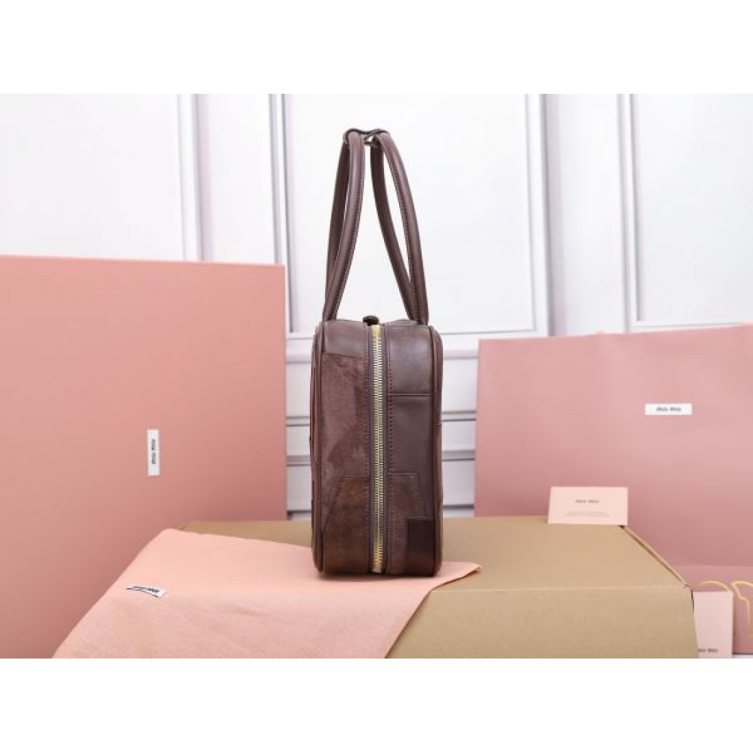 MIU MIU ミュウミュウ スーパーコピー トートバッグ 魅惑的なデザインで注目度UP