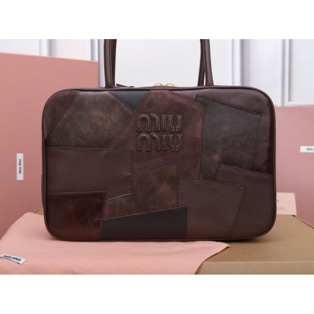 MIU MIU ミュウミュウ スーパーコピー トートバッグ 魅惑的なデザインで注目度UP