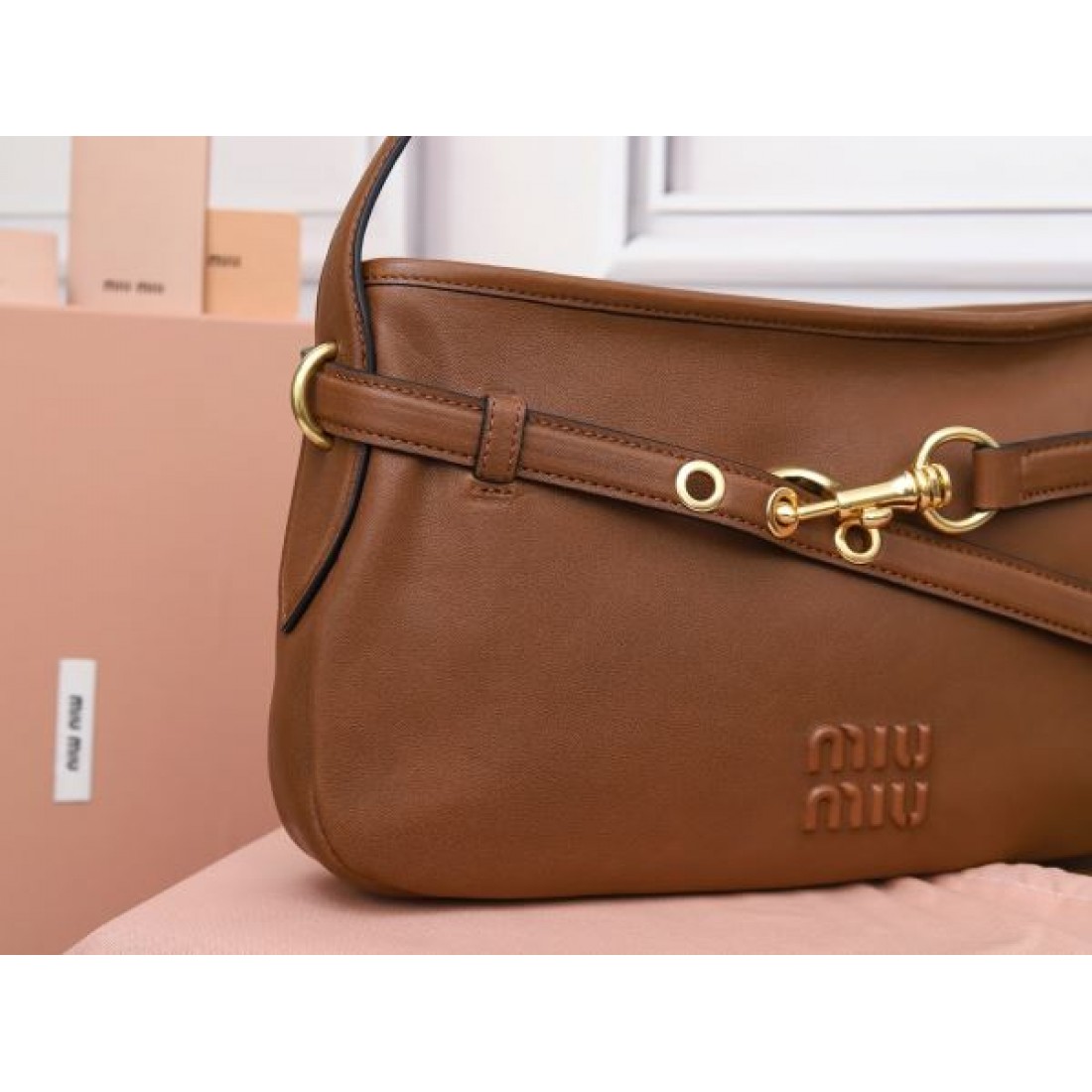 フェミニンで可愛らしい MIU MIU スーパーコピー トートバッグ ミュウミュウ