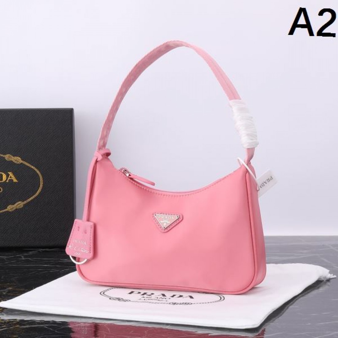 圧倒的な存在感 PRADA スーパーコピー トートバッグ プラダ 上質な仕上がり