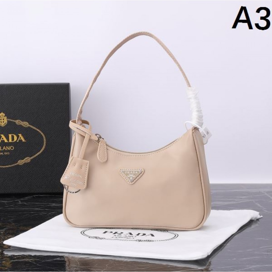 圧倒的な存在感 PRADA スーパーコピー トートバッグ プラダ 上質な仕上がり