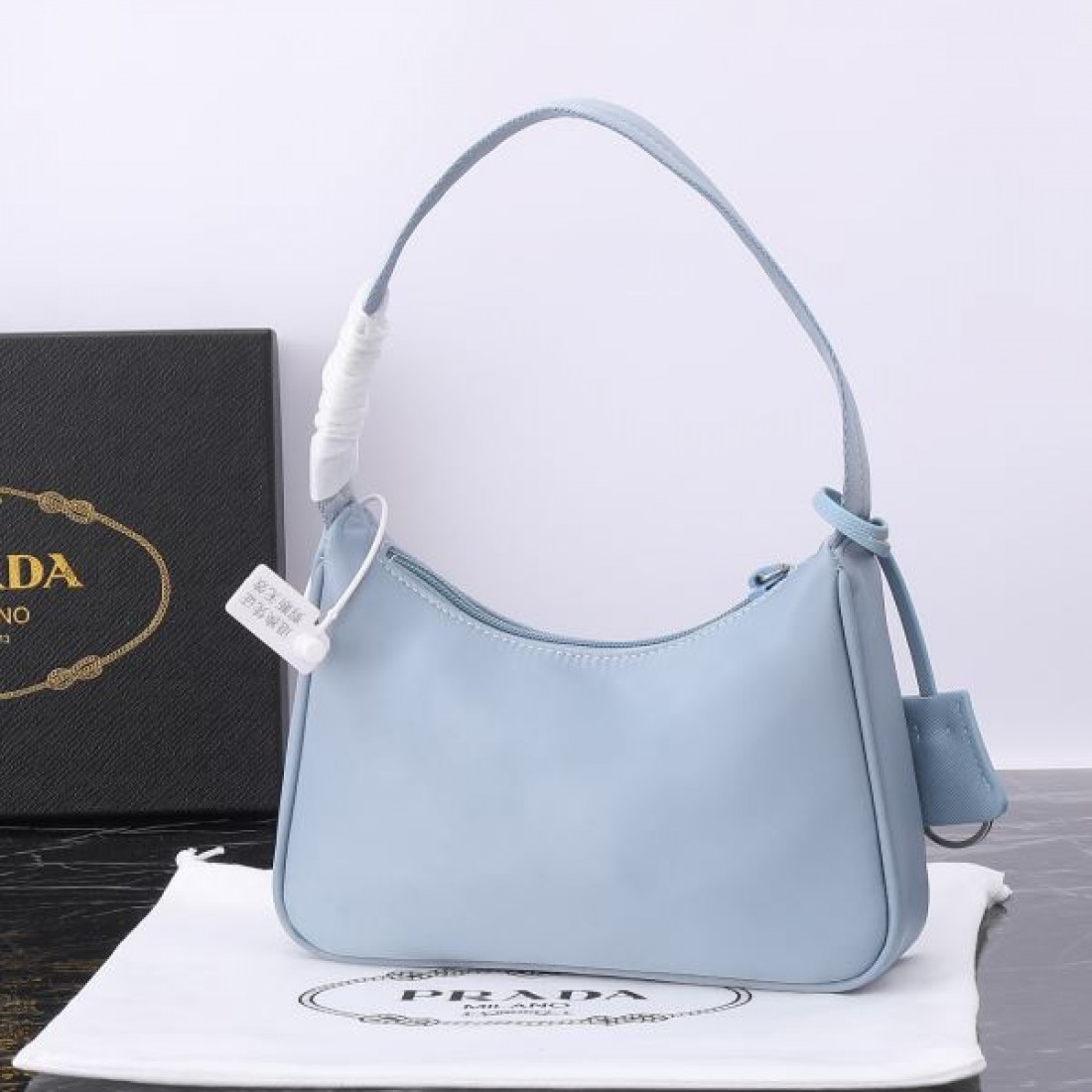 圧倒的な存在感 PRADA スーパーコピー トートバッグ プラダ 上質な仕上がり