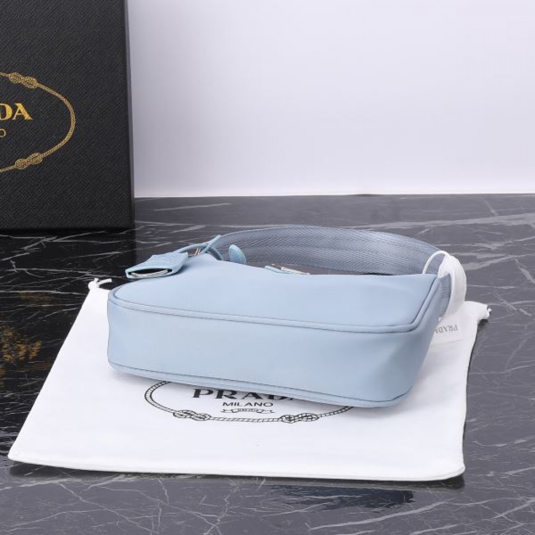 圧倒的な存在感 PRADA スーパーコピー トートバッグ プラダ 上質な仕上がり