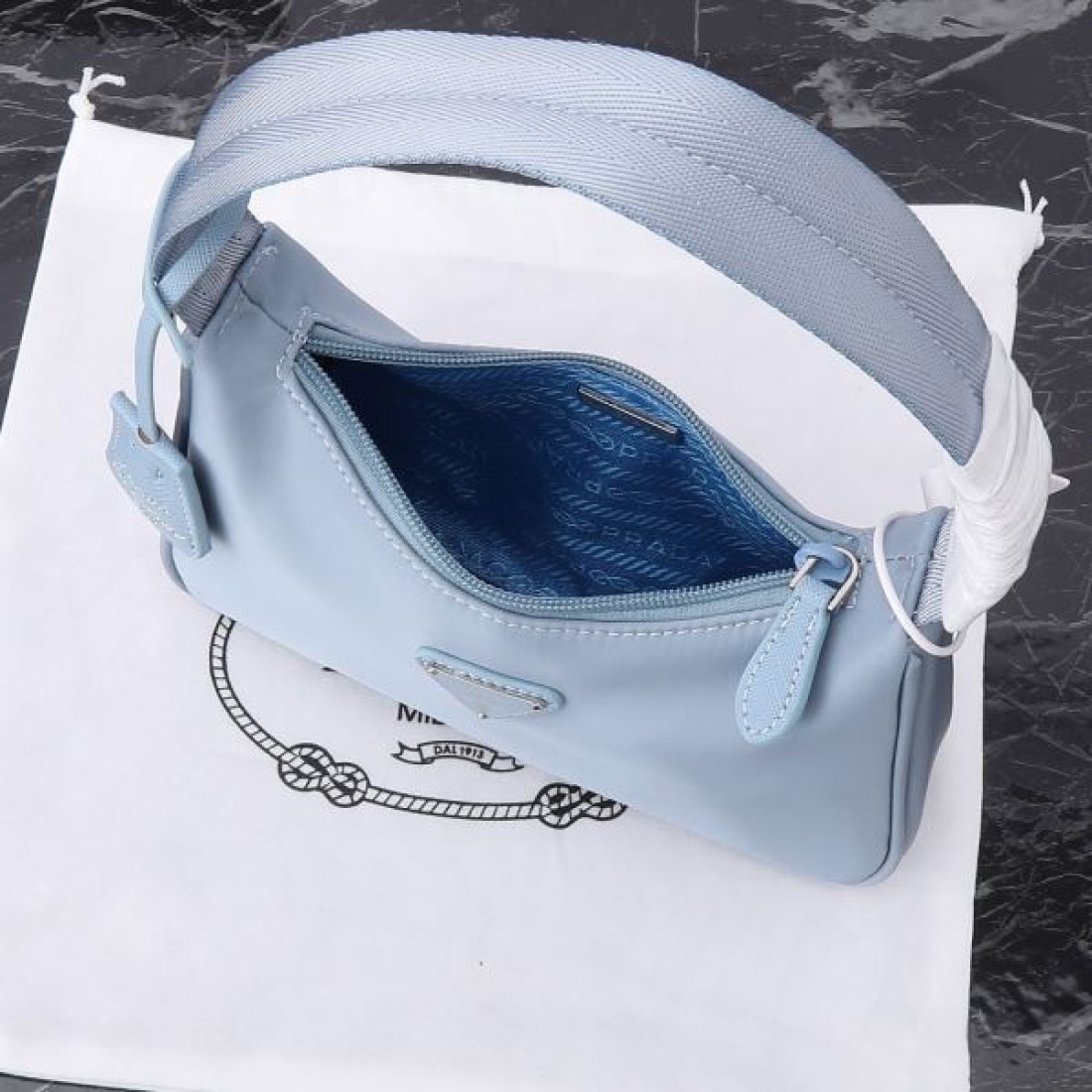 圧倒的な存在感 PRADA スーパーコピー トートバッグ プラダ 上質な仕上がり