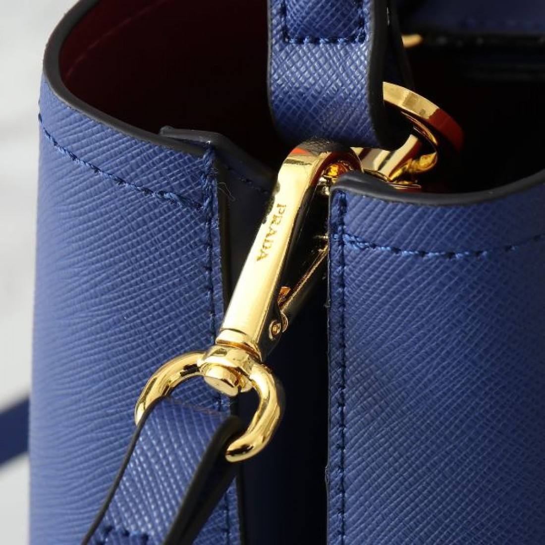 エレガントで魅力的な プラダ スーパーコピー トートバッグ PRADA