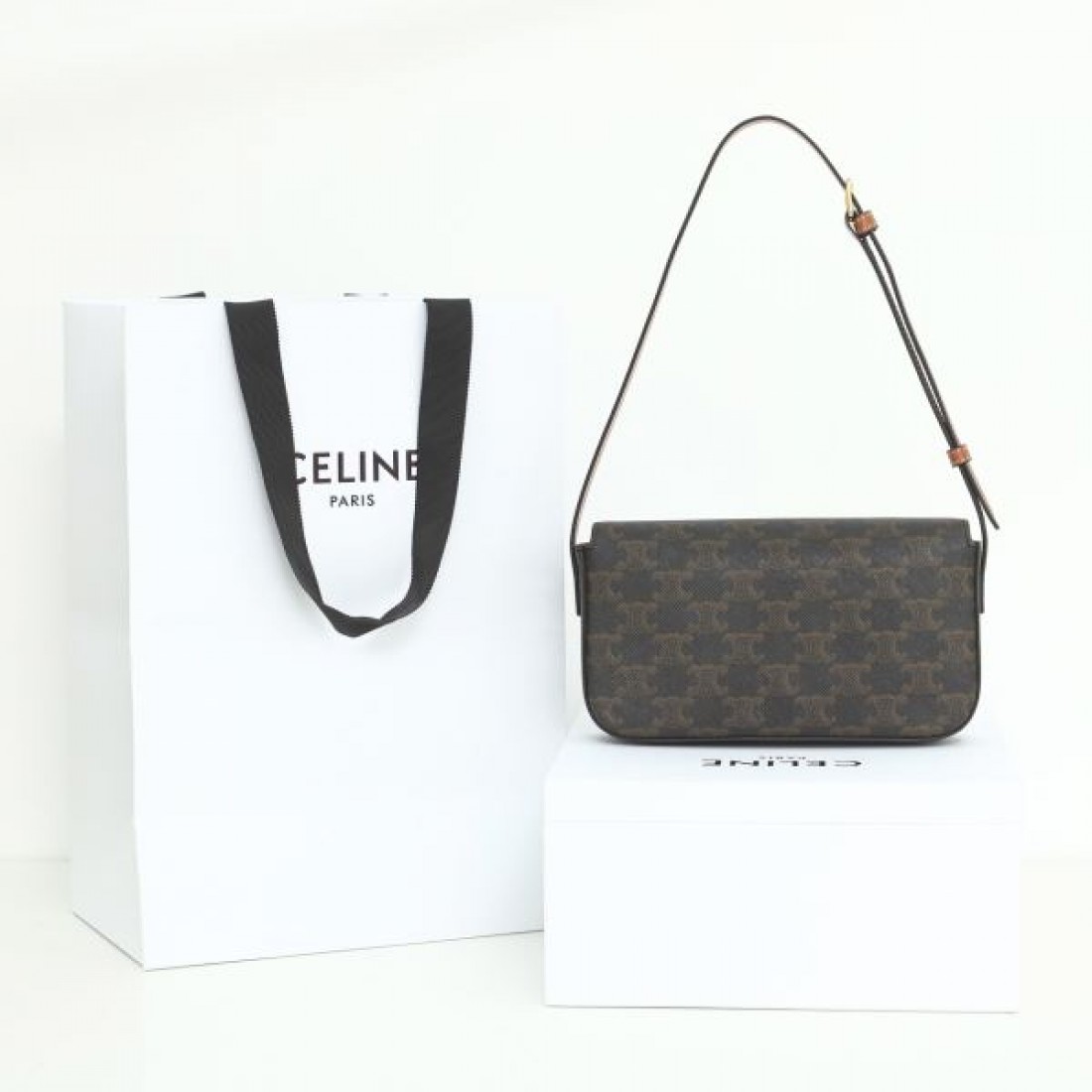 ラグジュアリーでモード感漂う セリーヌ コピー ショルダーバッグ CELINE