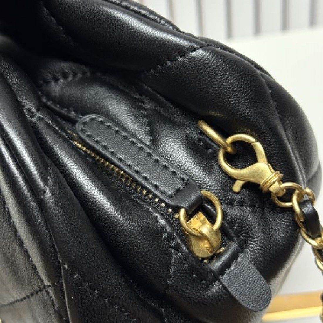 CHANEL シャネル コピー ショルダーバッグ 気品ただよう洗練デザイン