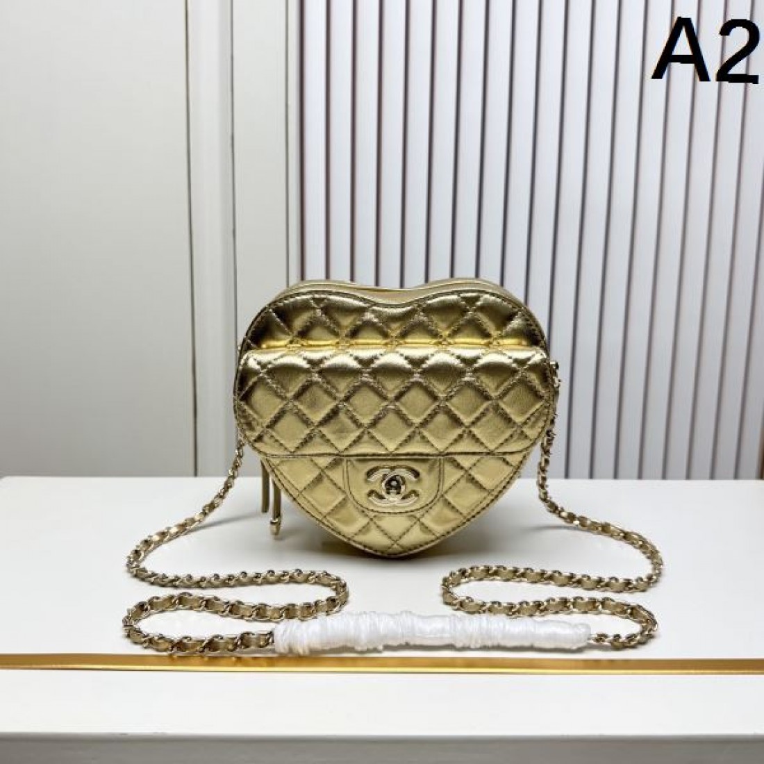  シャネル コピー ショルダーバッグ CHANEL モード感あるエレガントな一品