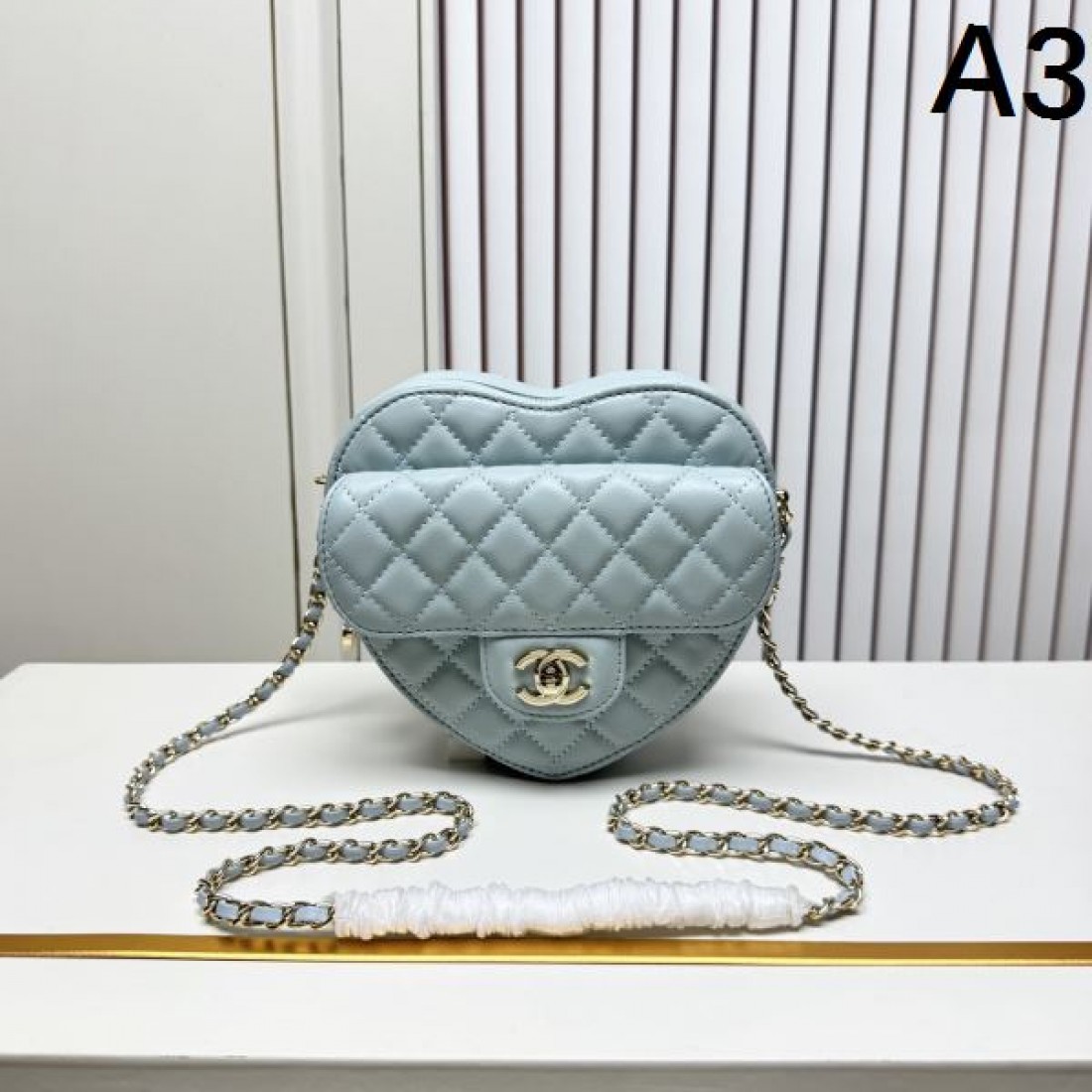  シャネル コピー ショルダーバッグ CHANEL モード感あるエレガントな一品