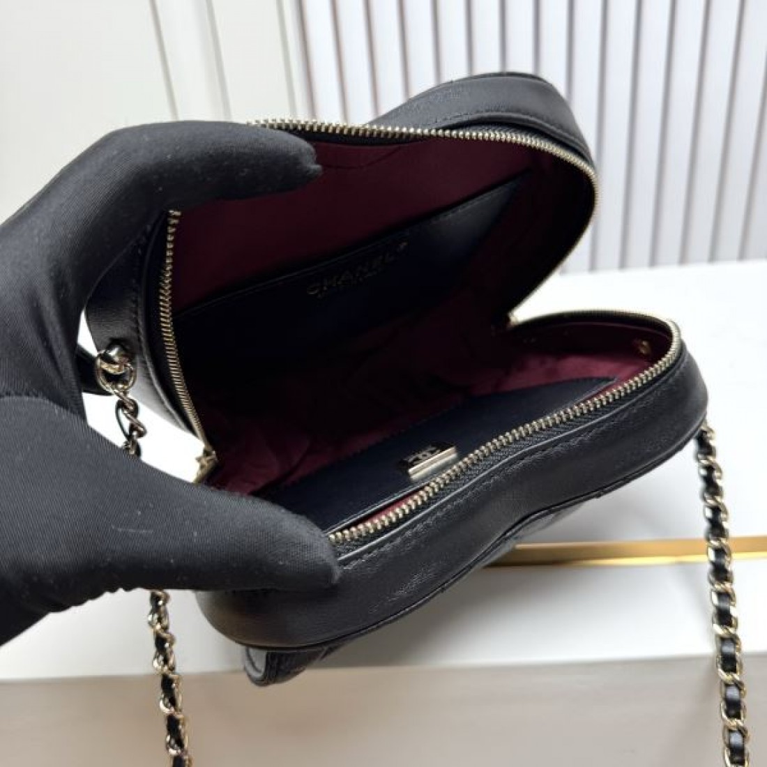 シャネル コピー ショルダーバッグ CHANEL モード感あるエレガントな一品