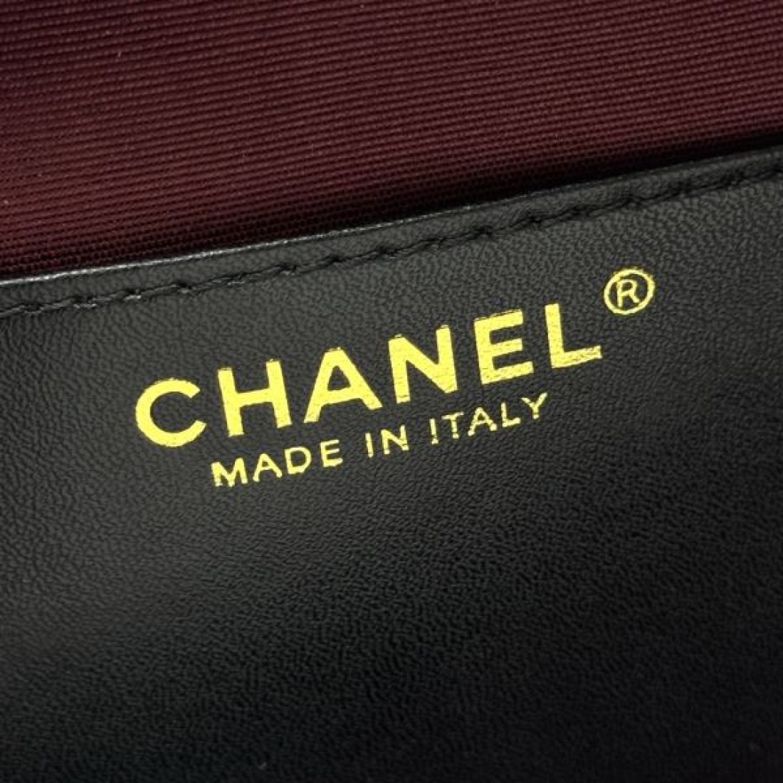 シャネル コピー ショルダーバッグ CHANEL モード感あるエレガントな一品