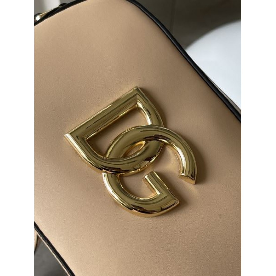 DOLCE＆GABBANA ドルチェ＆ガッバーナ コピー ショルダーバッグ 魅惑的で華やかな印象