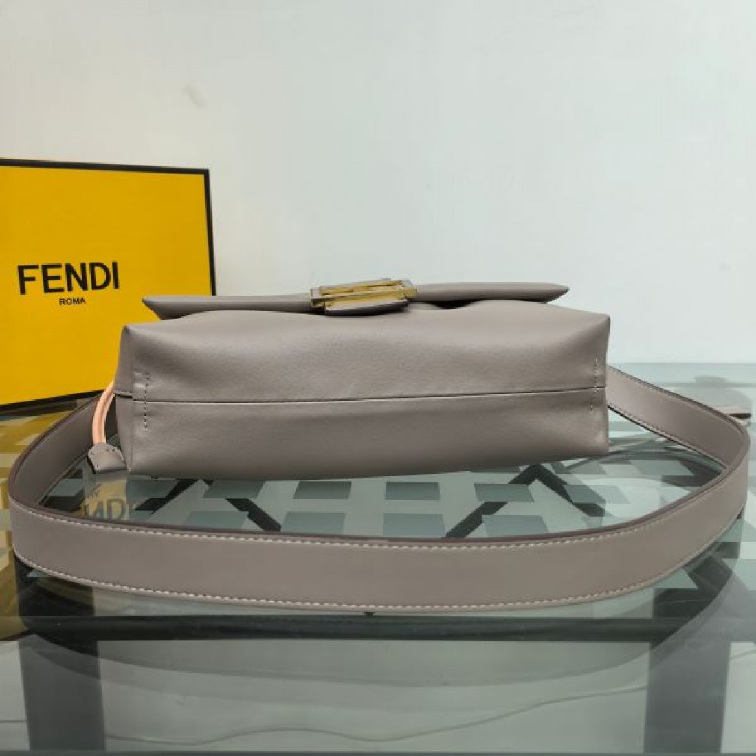  フェンデイ コピー ショルダーバッグ FENDI 贅沢で優美なデザイン