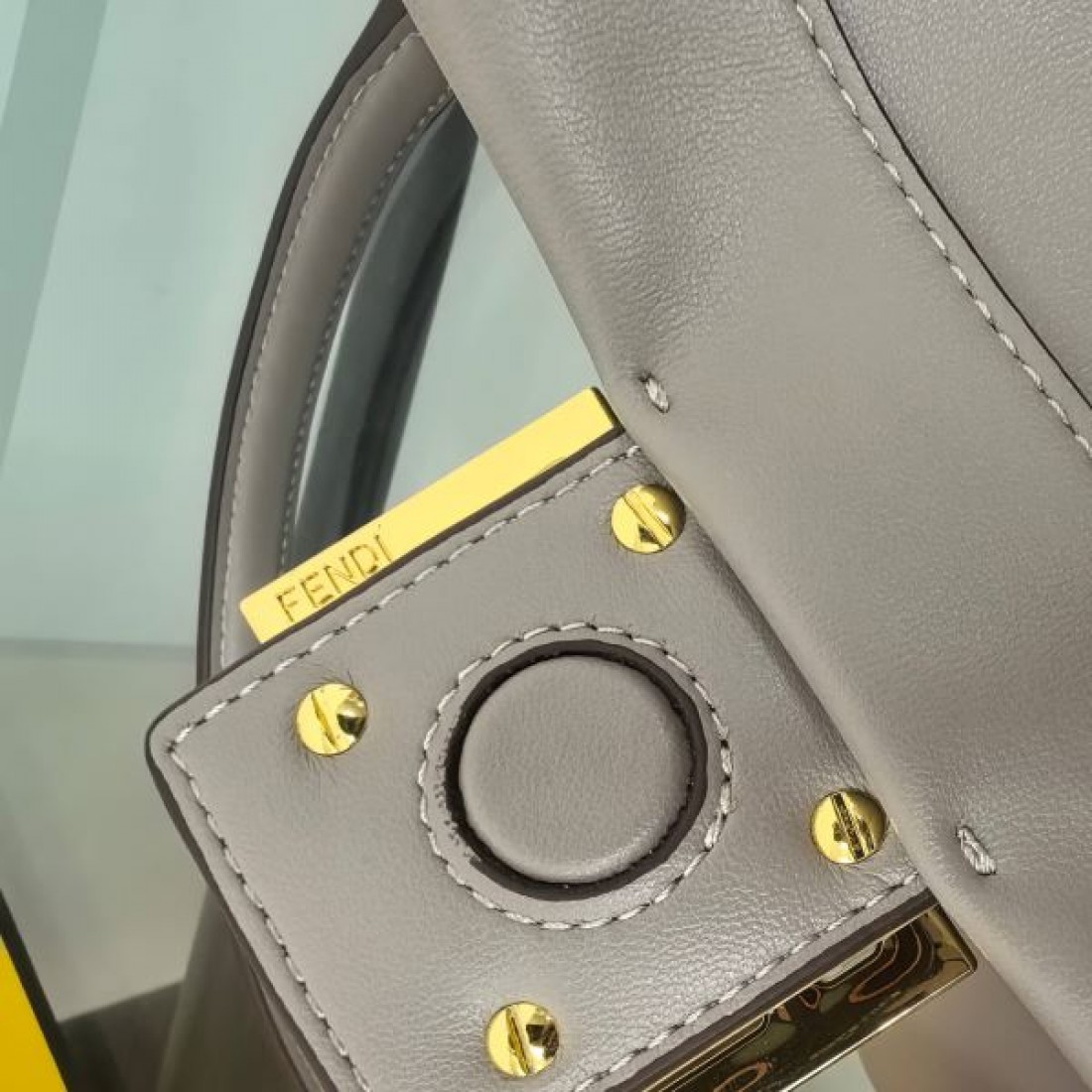  フェンデイ コピー ショルダーバッグ FENDI 贅沢で優美なデザイン
