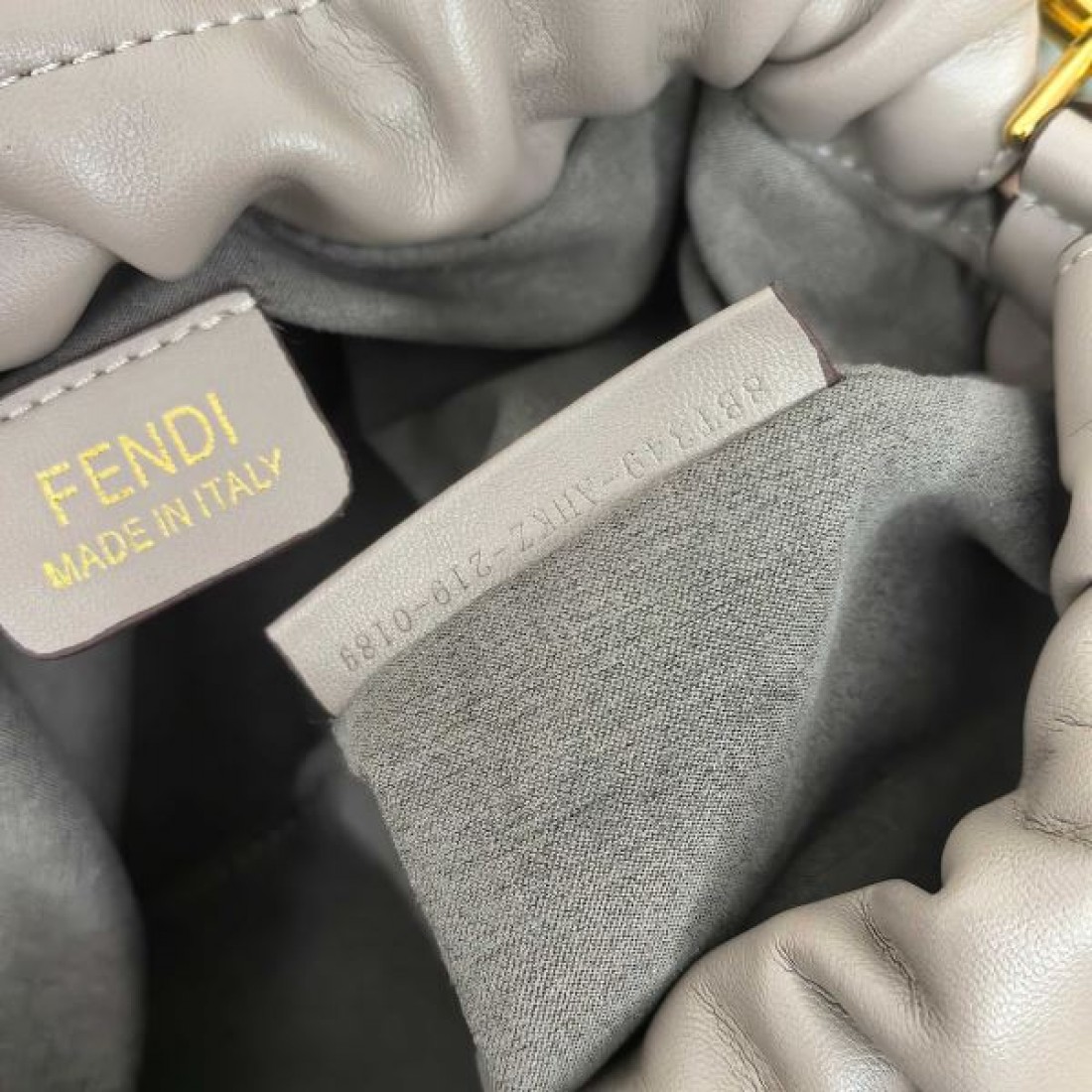  フェンデイ コピー ショルダーバッグ FENDI 贅沢で優美なデザイン