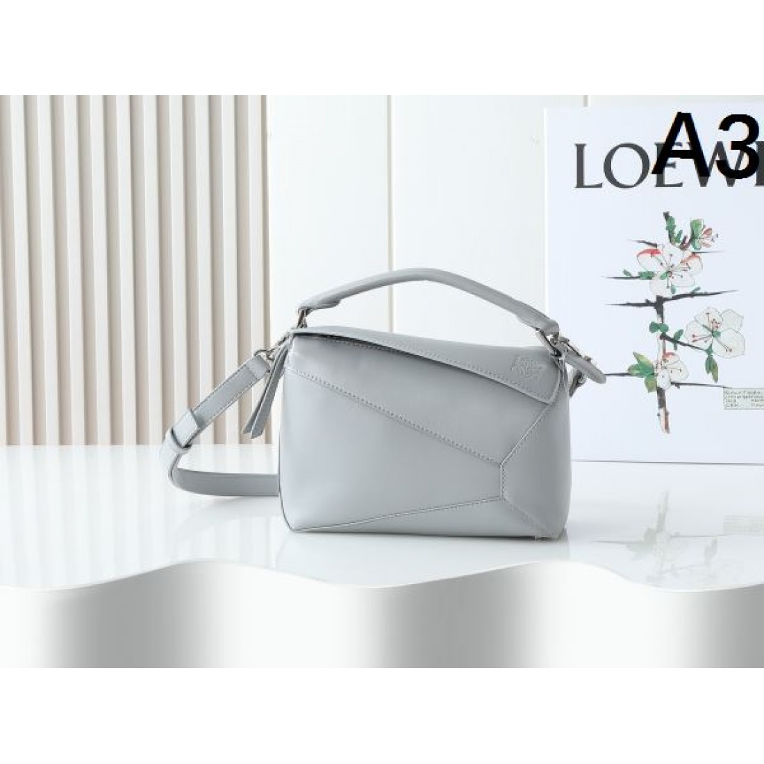 人気急上昇中の LOEWE ロエベ コピー ショルダーバッグ 上品で洗練されたデザイン