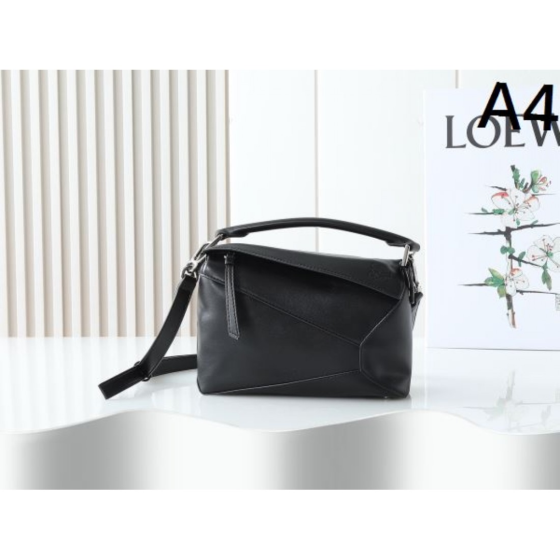 人気急上昇中の LOEWE ロエベ コピー ショルダーバッグ 上品で洗練されたデザイン