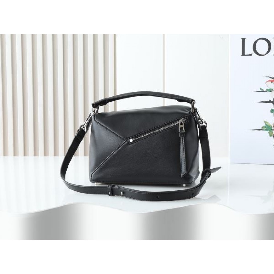 人気急上昇中の LOEWE ロエベ コピー ショルダーバッグ 上品で洗練されたデザイン