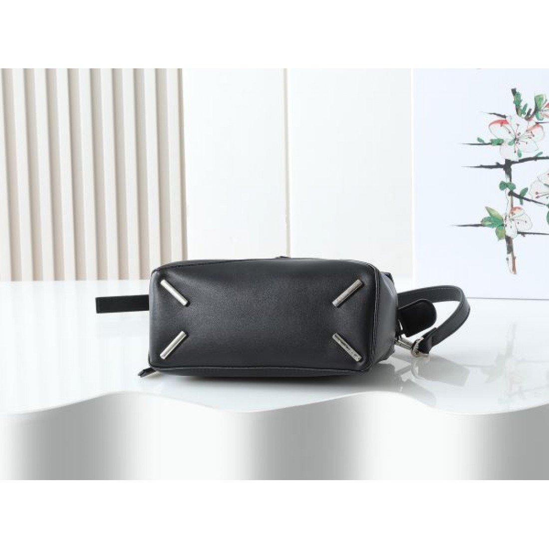 人気急上昇中の LOEWE ロエベ コピー ショルダーバッグ 上品で洗練されたデザイン