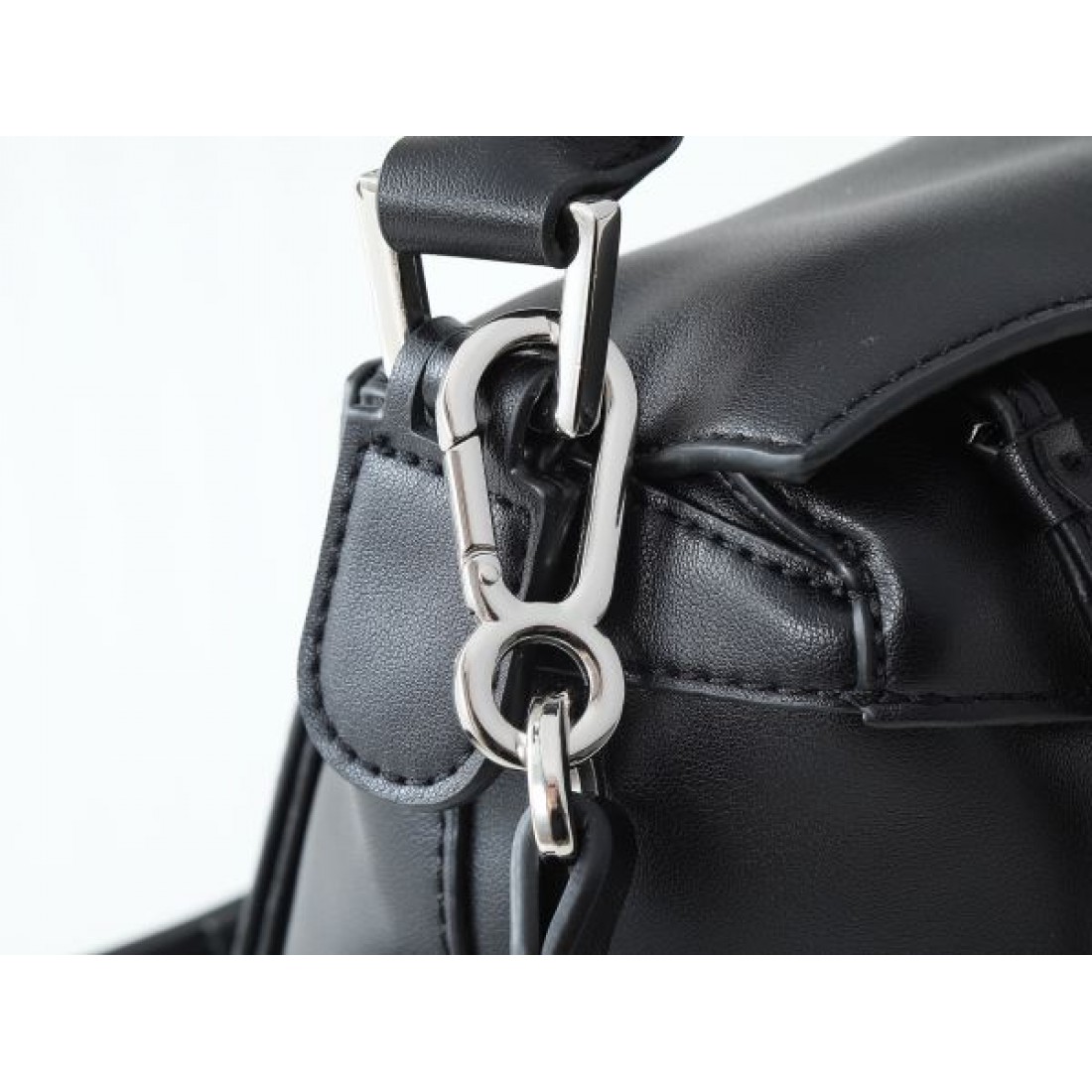 人気急上昇中の LOEWE ロエベ コピー ショルダーバッグ 上品で洗練されたデザイン