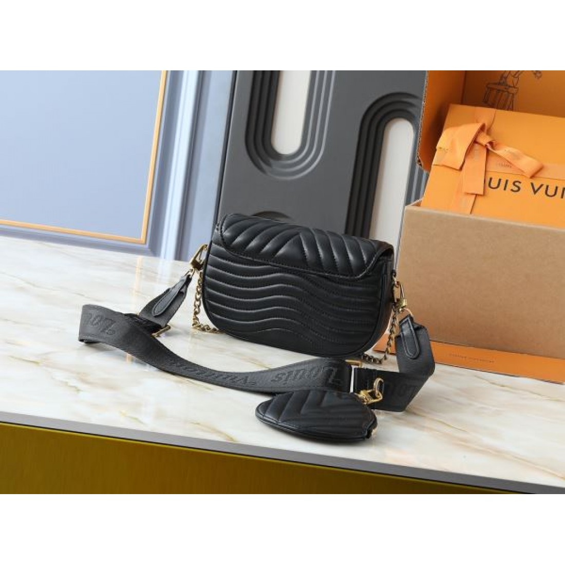 魅力的で華麗な LOUIS VUITTON ルイヴィトン コピー ショルダーバッグ エレガントに