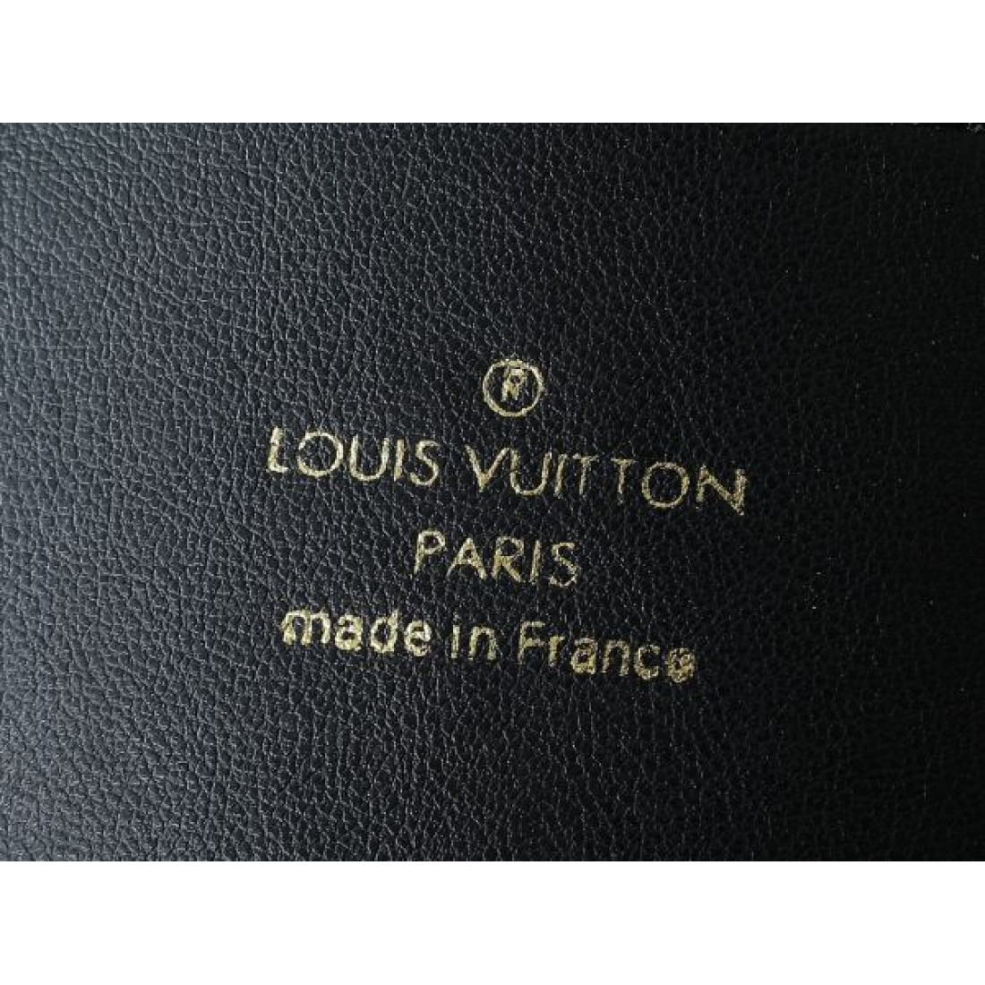 魅力的で華麗な LOUIS VUITTON ルイヴィトン コピー ショルダーバッグ エレガントに