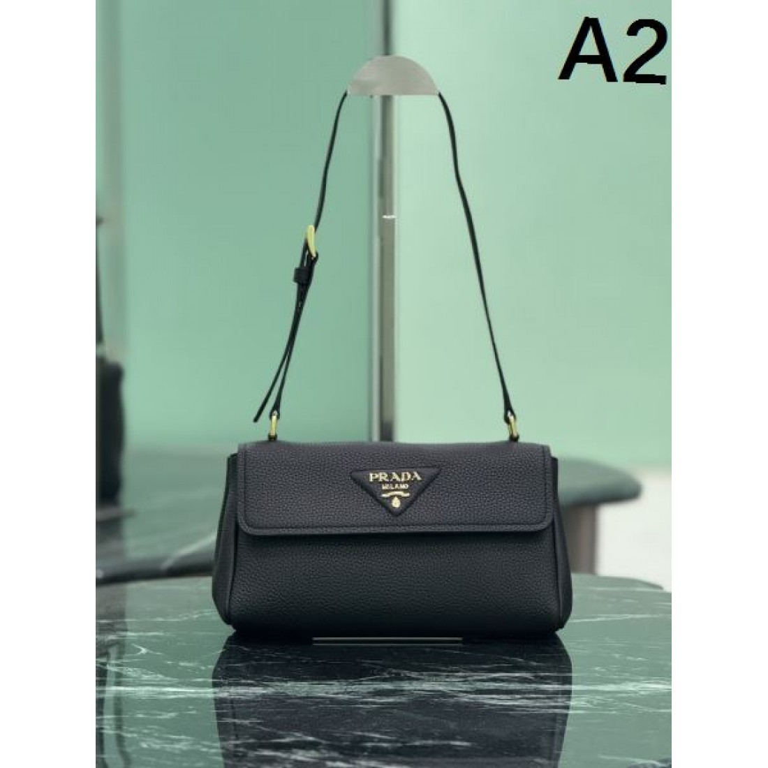 洗練された PRADA プラダ コピー ショルダーバッグ 贅沢な雰囲気
