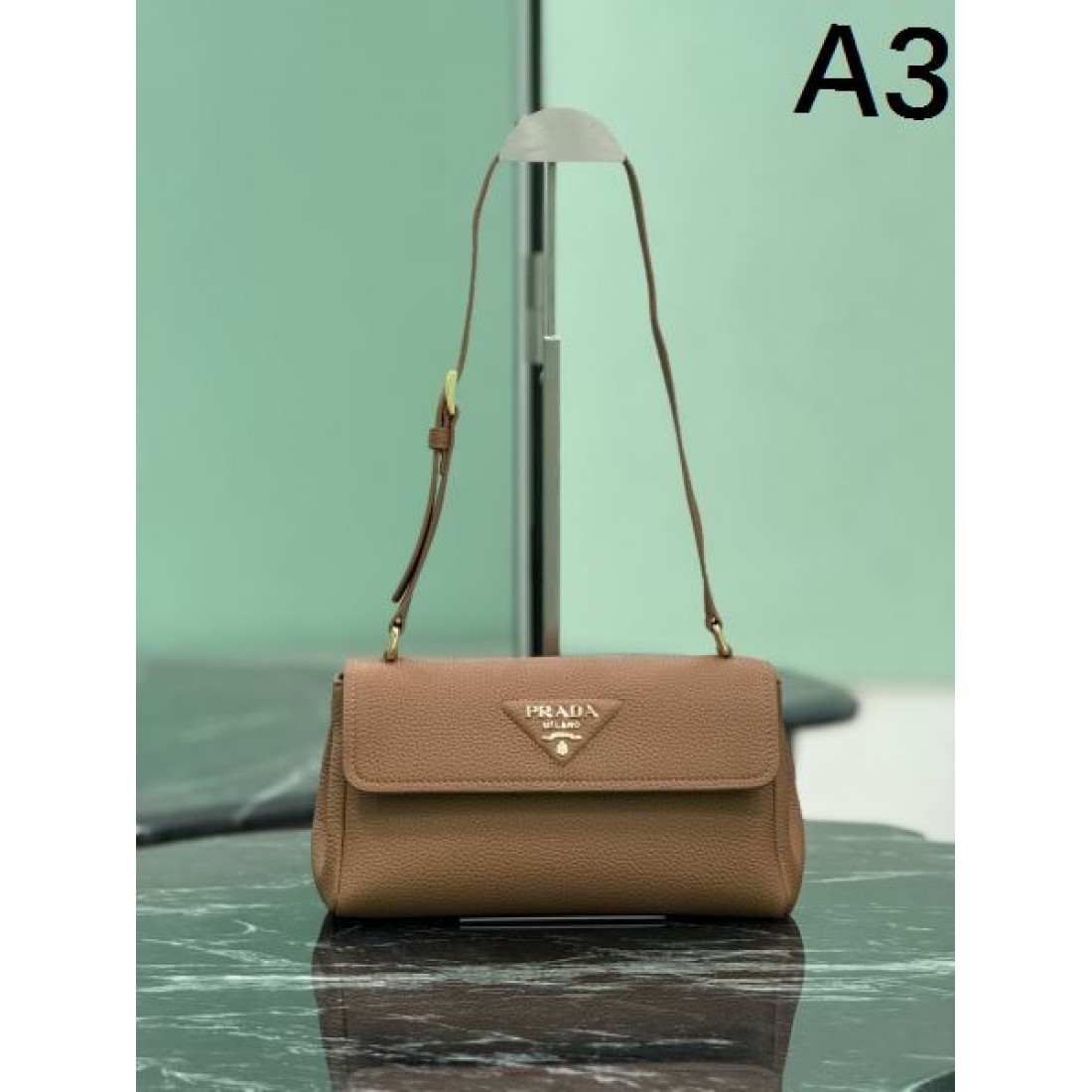 洗練された PRADA プラダ コピー ショルダーバッグ 贅沢な雰囲気