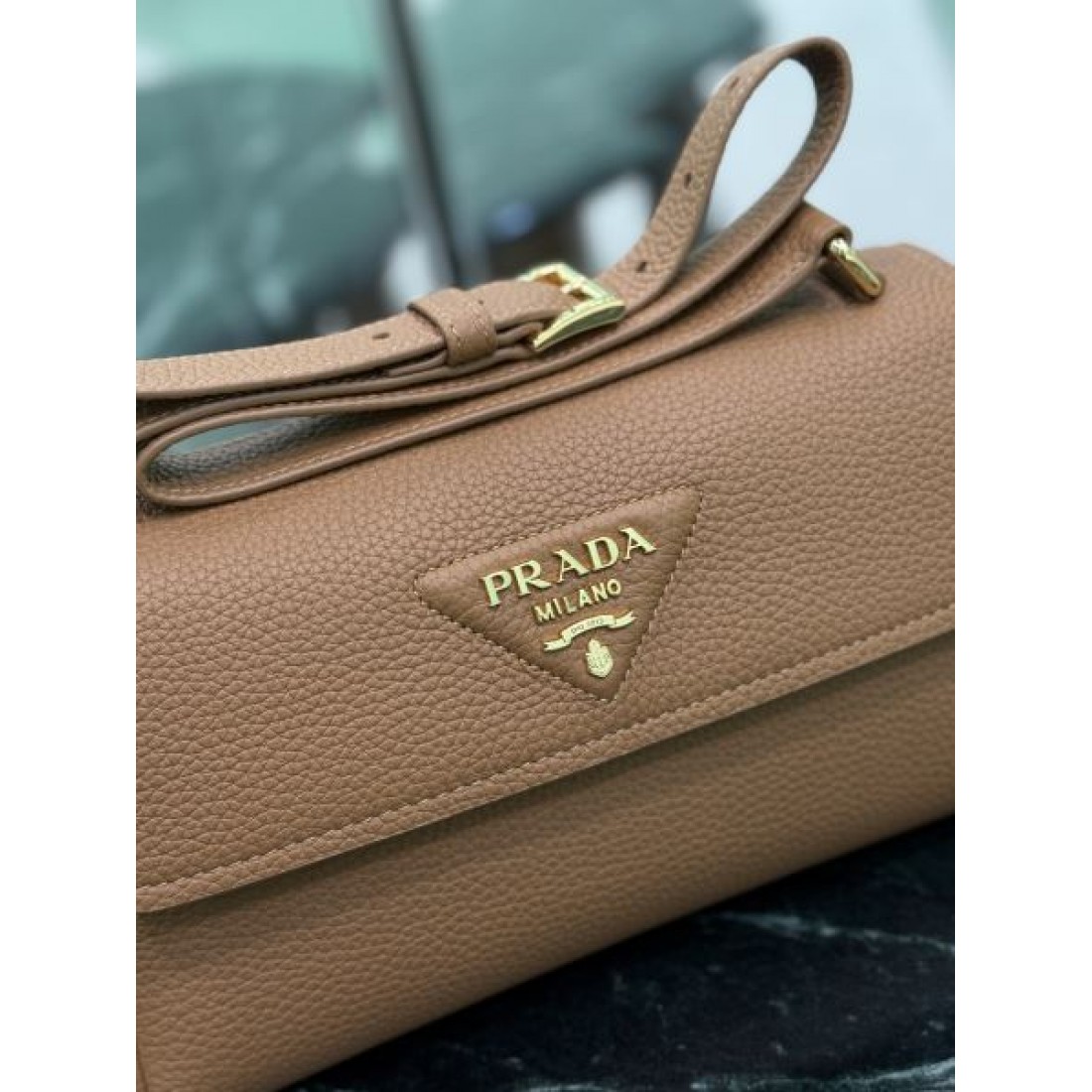洗練された PRADA プラダ コピー ショルダーバッグ 贅沢な雰囲気