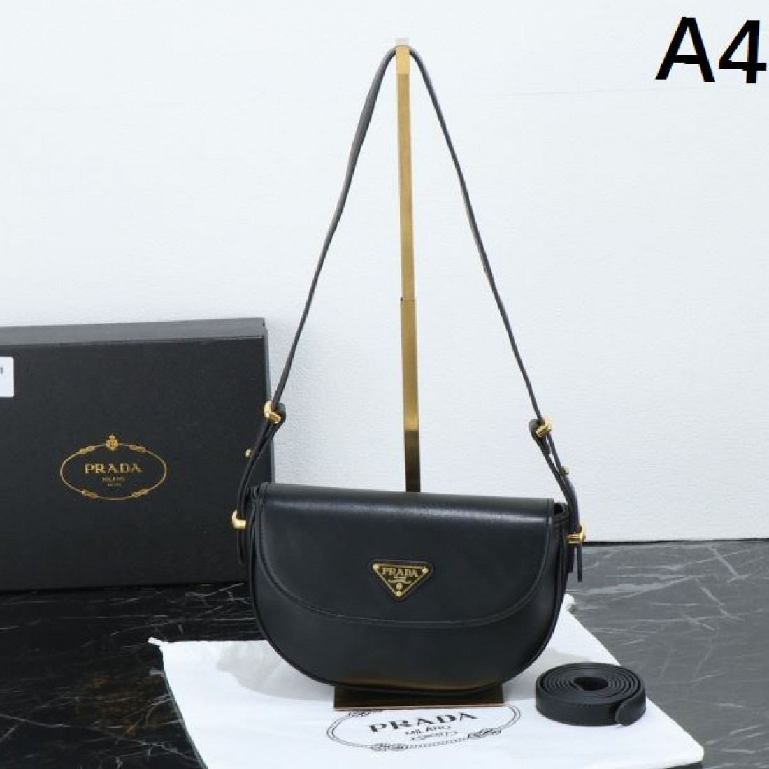  PRADA プラダ コピー ショルダーバッグ モダンで華麗なデザイン