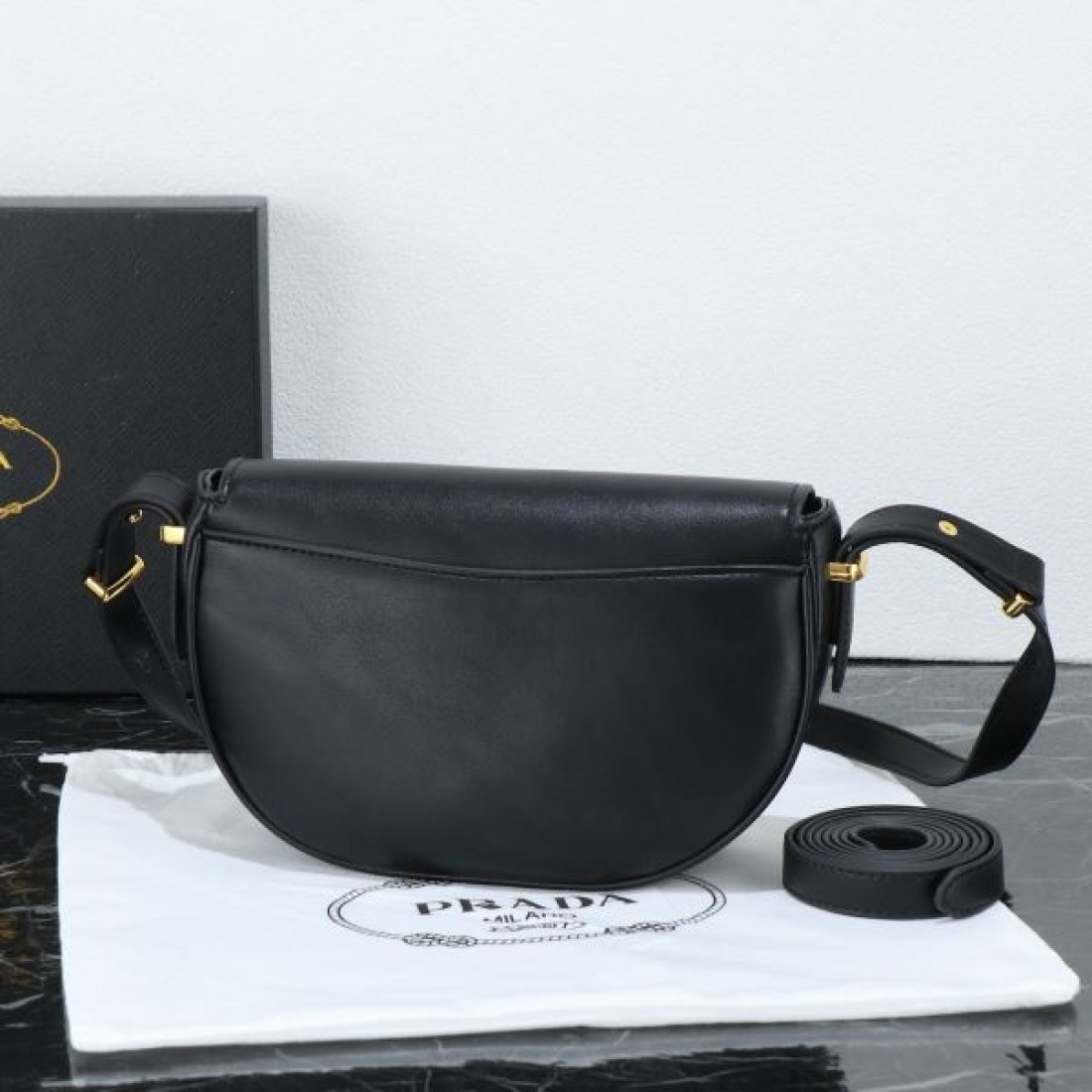 PRADA プラダ コピー ショルダーバッグ モダンで華麗なデザイン