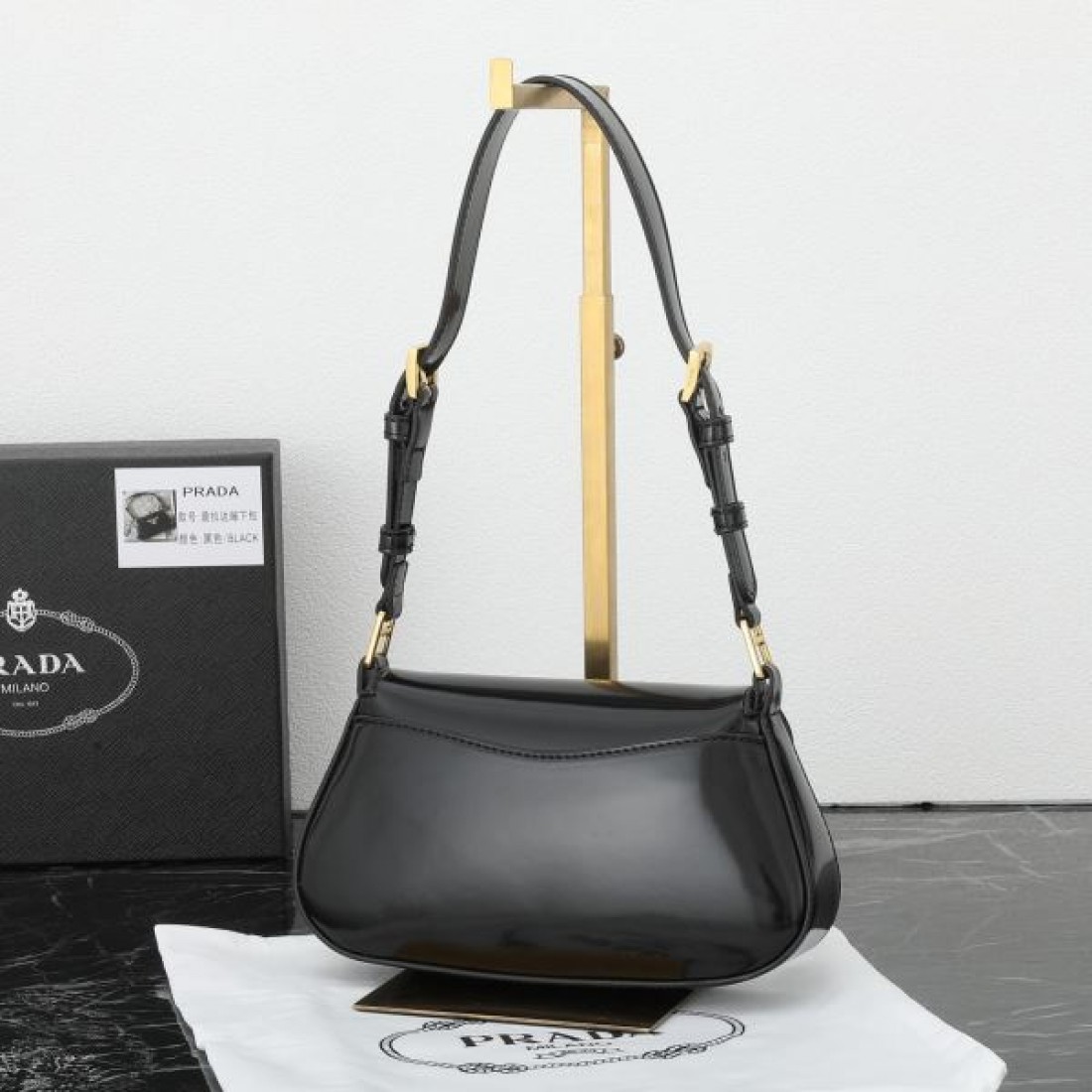 プラダ コピー ショルダーバッグ PRADA 上品で存在感のある