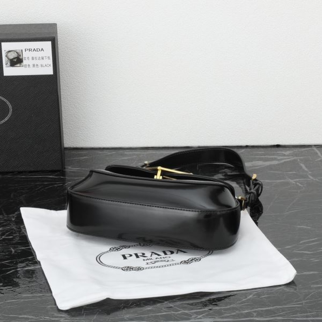 プラダ コピー ショルダーバッグ PRADA 上品で存在感のある