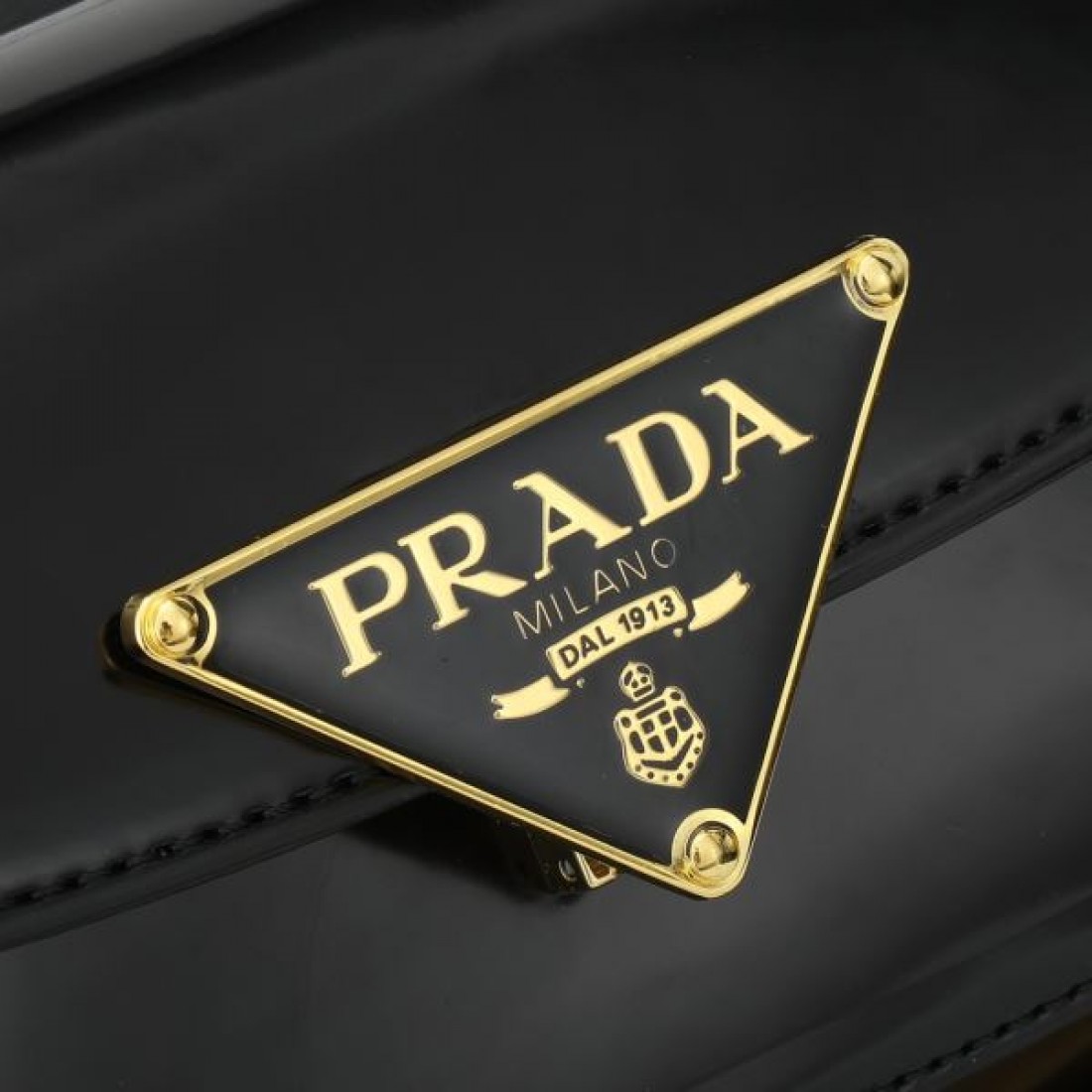 プラダ コピー ショルダーバッグ PRADA 上品で存在感のある