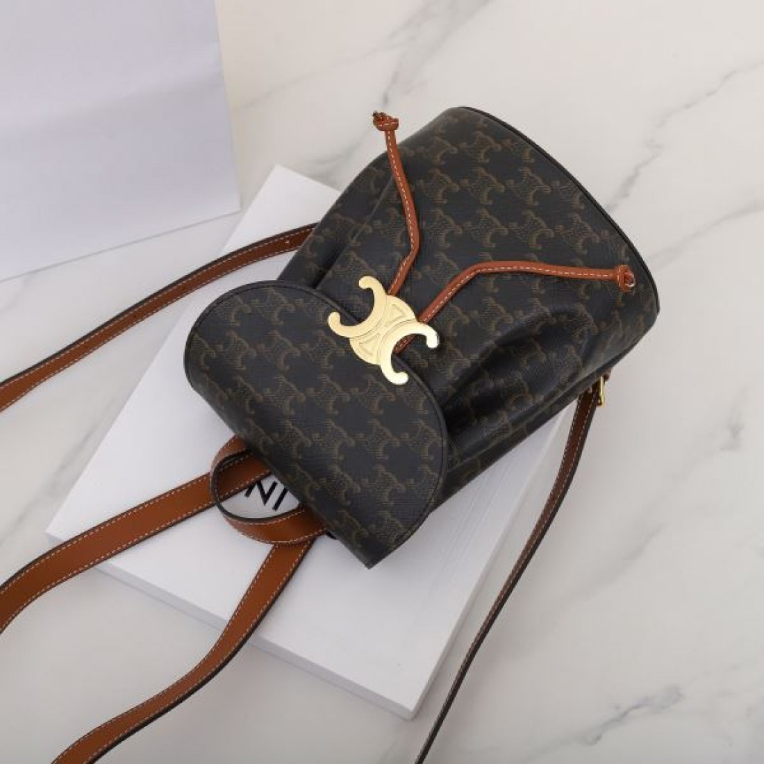 CELINE セリーヌ コピー バックパック エレガントで洗練された