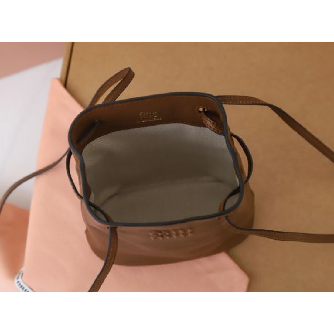 MIU MIU 洗練された ミュウミュウ コピー バックパック 華やかに