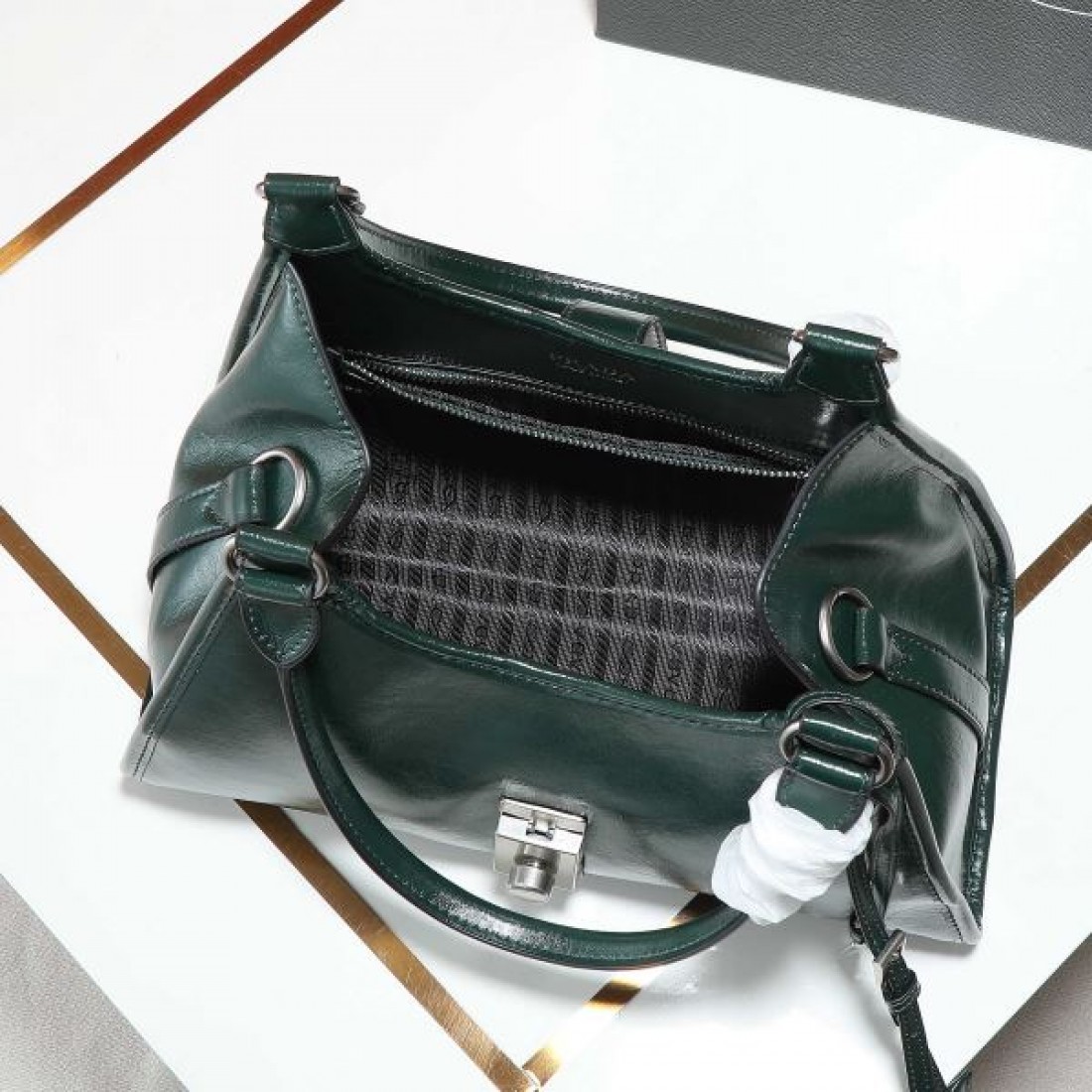 華やかで魅力的な プラダ コピー トートバッグ PRADA 今だけ特別に