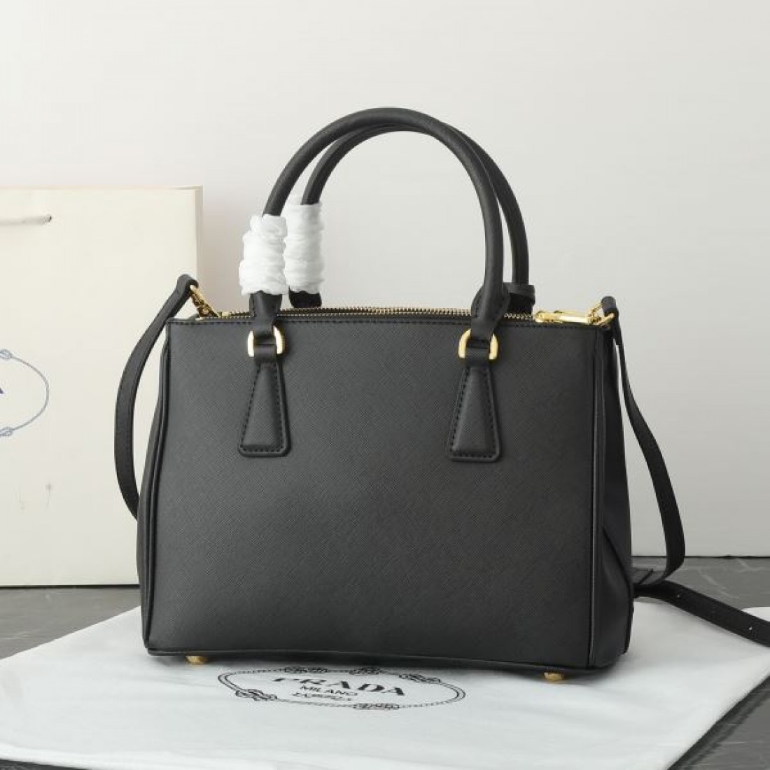 高級感ただよう PRADA プラダ コピー トートバッグ 洗練された雰囲気
