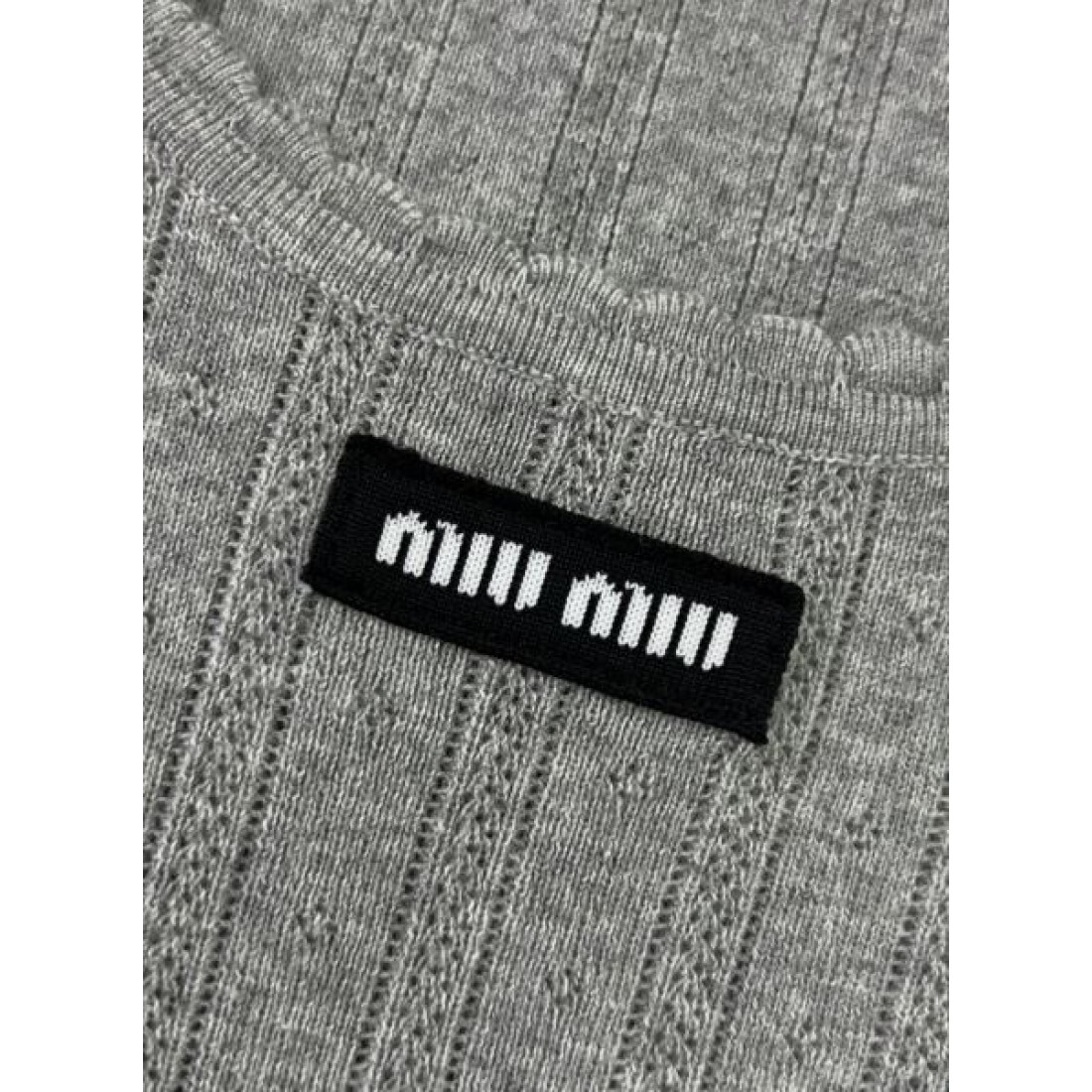 個性的でスタイリッシュな ミュウミュウ コピー 半袖 MIU MIU 今季注目の一枚