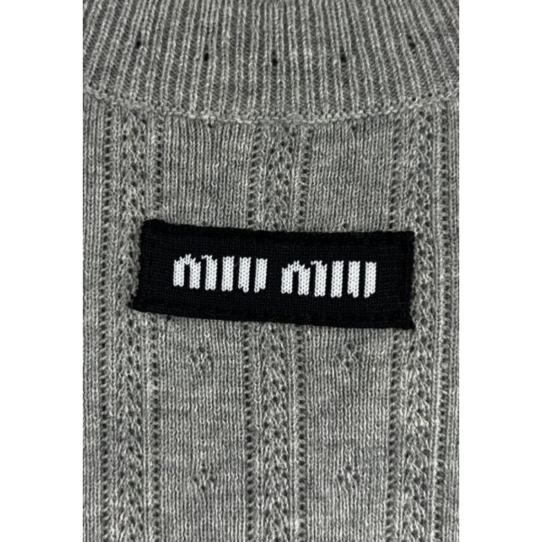 MIU MIU ミュウミュウ コピー 半袖 上品でモダンなデザインが魅力