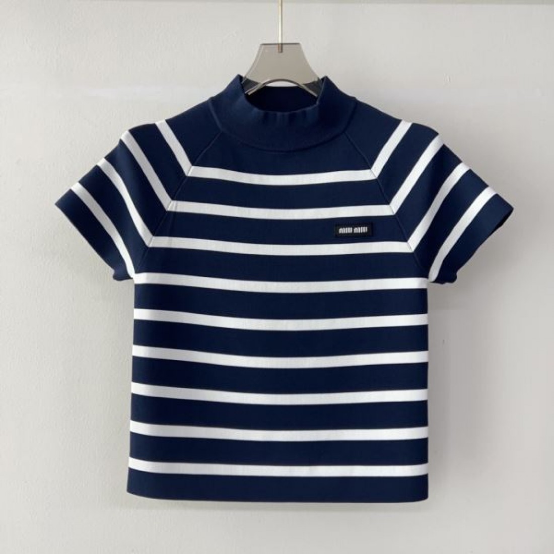 トレンド感ただよう ミュウミュウ コピー 半袖 MIU MIU 大人可愛い印象に